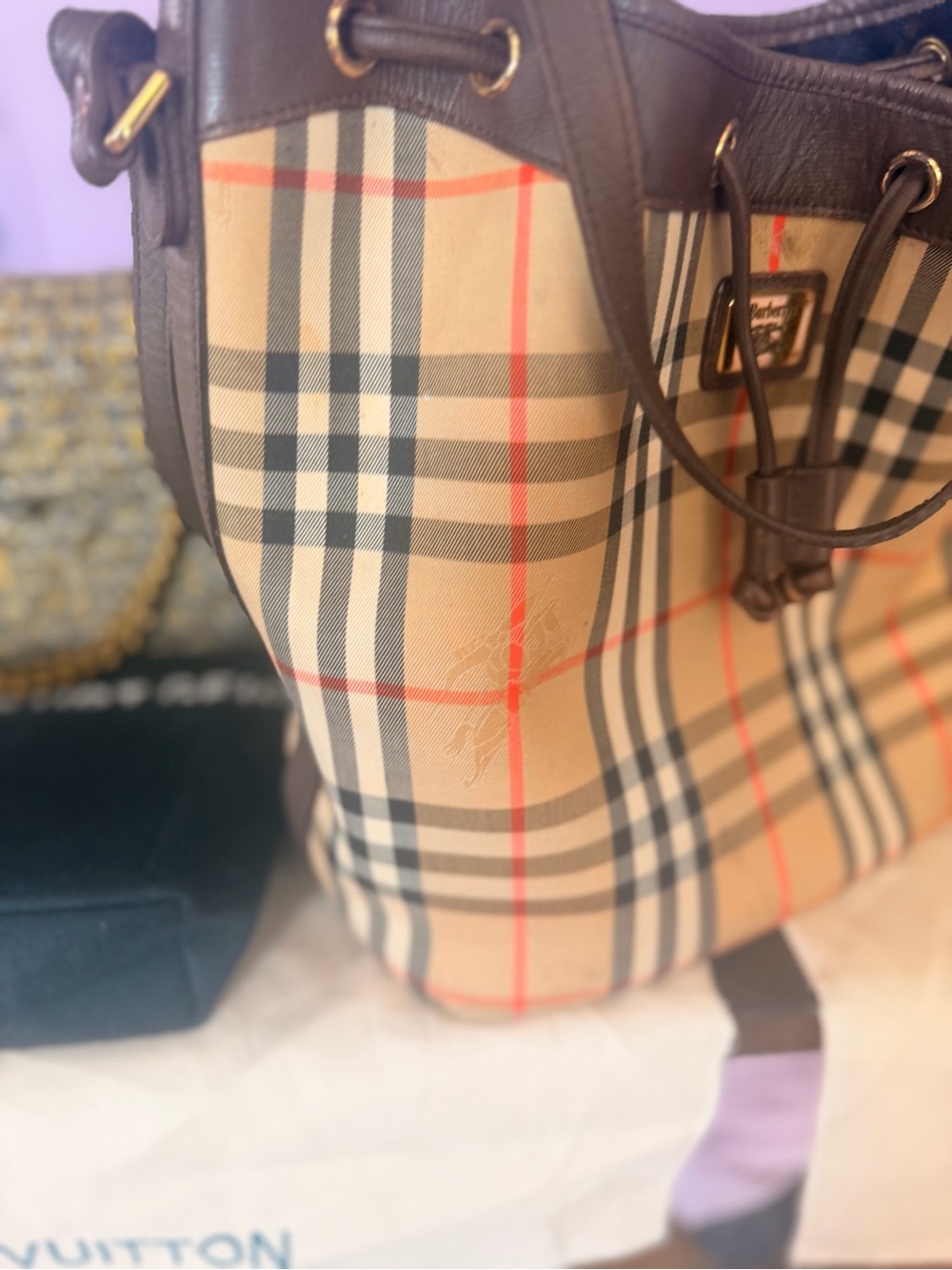 Burberry’s VINTAGE 1990 era Nova Check Bucket Bag Brown leather - Picture 13 of 14